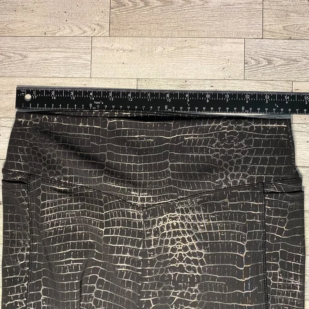 Pink Active Victoria's Secret Black Crocodile‎ Print Leggings Size Large